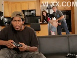 Nhìn em gái bị cả đội quần vợt quan hệ tập thể