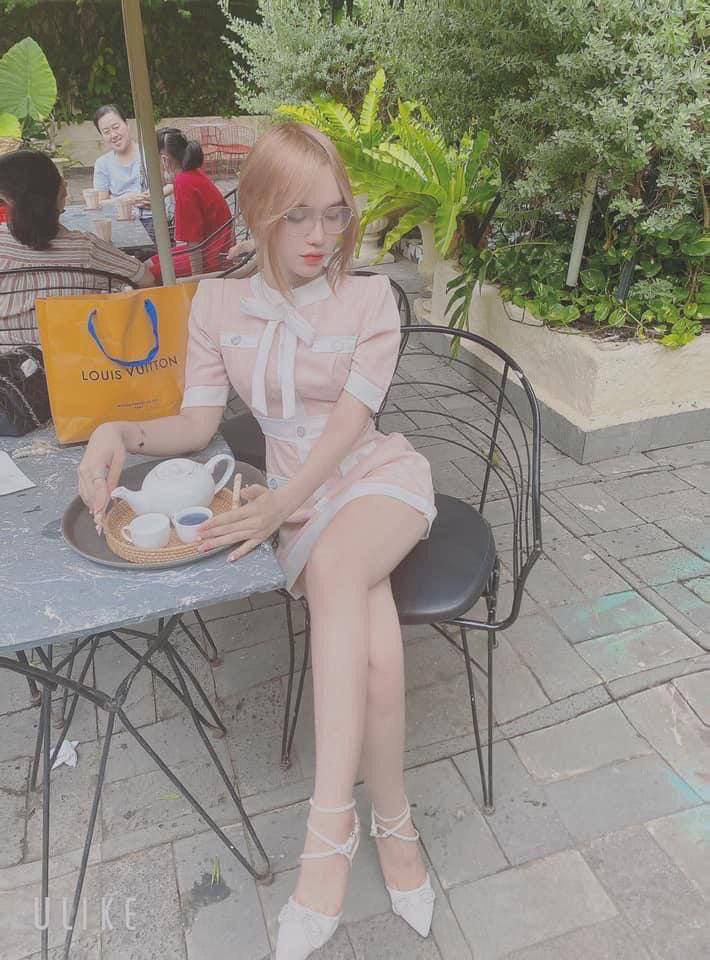 Japanese brunette Akane Shirosaki who loves sex with her ex.