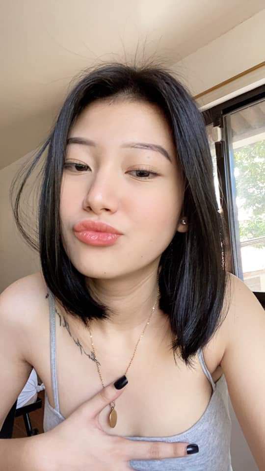 [Không kiểm duyệt] Vú to tự nhiên - Em bé dâu tây??. Ahhh, cái lồn nhỏ của con ngứa và nóng quá, bố ơi, bắn tinh vào đi, con đang dùng ngón tay để quan hệ với cái lồn trong bồn tắm đây này!