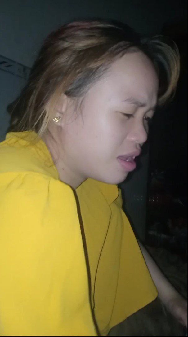 Giúp em nhân viên nhà trọ dễ thương mát-xa lưng đau nhức và cái kết ngọt